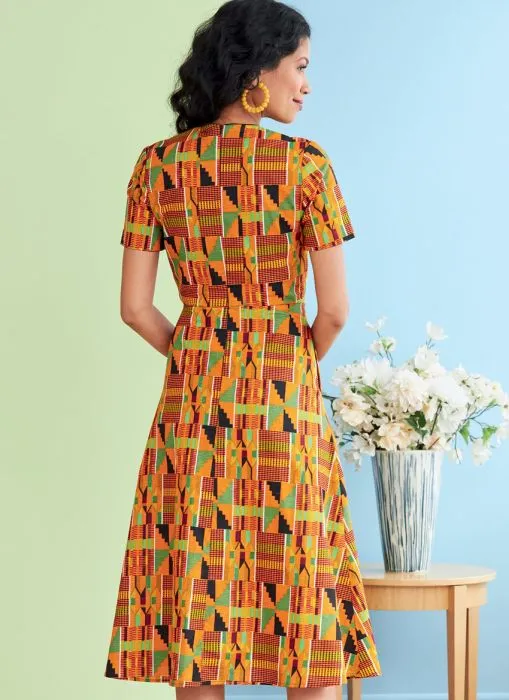 B6727 Butterick Schnittmuster Kleider mit Knopfleiste