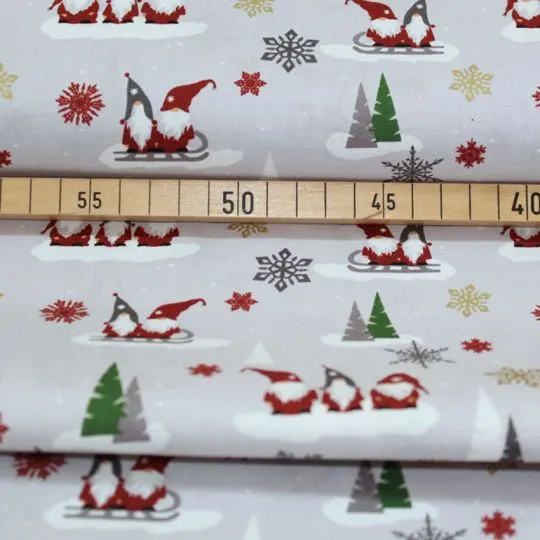 50cm Baumwollstoff Weihnachtswichtel hellgrau